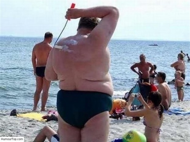 Astuce_pour_mettre_de_la_creme_solaire_dans_le_dos
