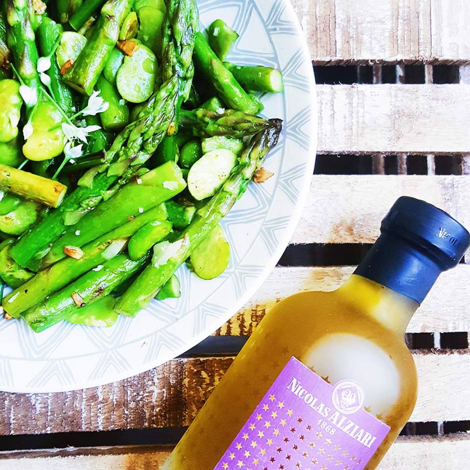Recette | Poêlée d’asperges vertes et fèves à la fleur d’ail asperges_fleur-d-ail
