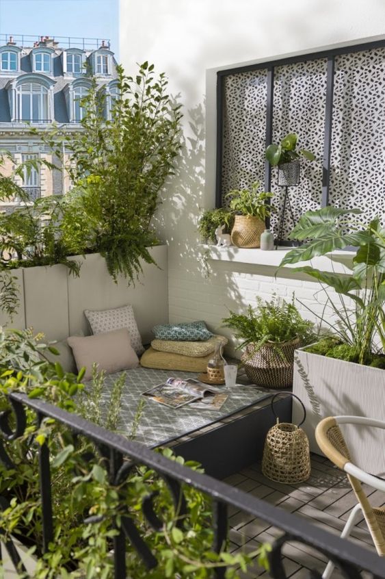 Aménager un coin détente chez soi : focus sur ses idées pour petits espaces coin-balcon