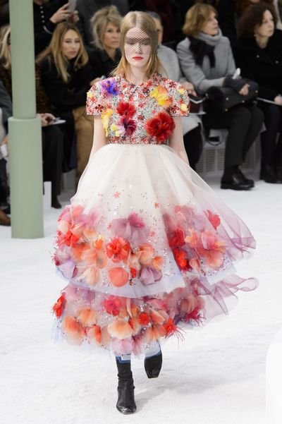 defile-chanel-haute-couture-printemps-ete-2015-6_5195525