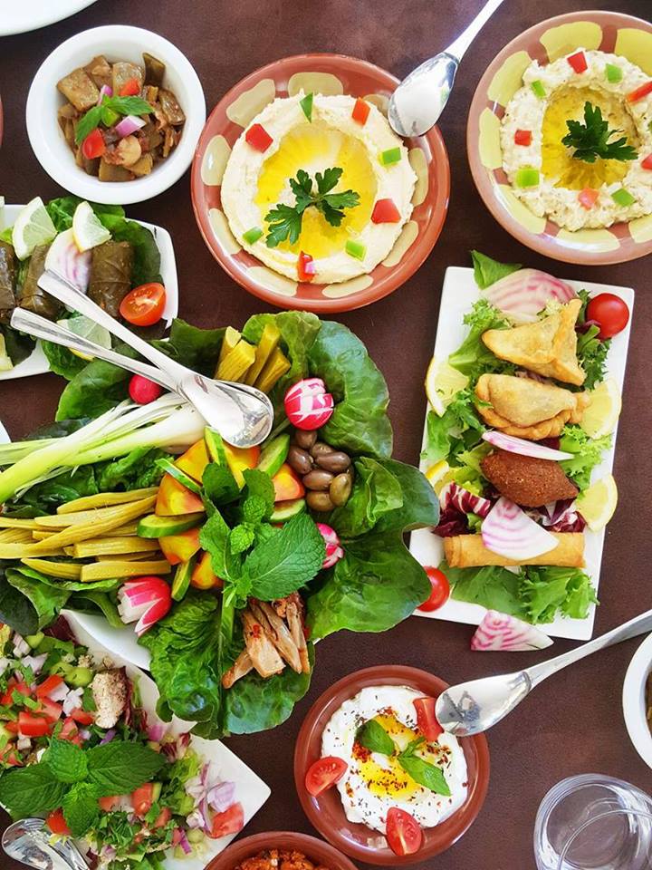 La Maison Rouge à Mougins : Quand la cuisine marocaine invite les saveurs libanaises houmous