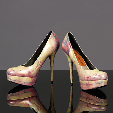 jennifer-hudson-signed-hourglass-shoes