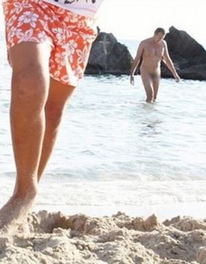 photo-la-redoute-homme-nu-plage