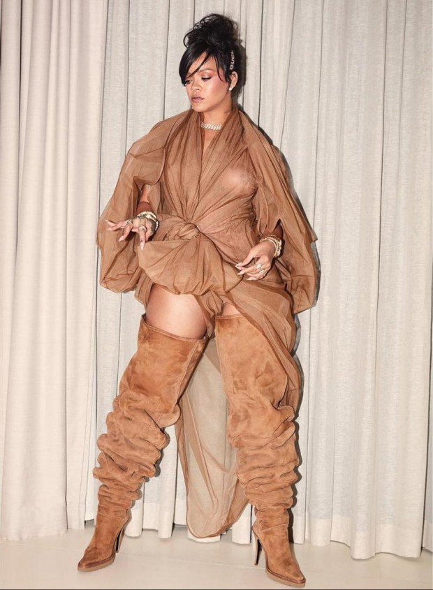 rihanna-cuissardes-ugg-coachellajpg