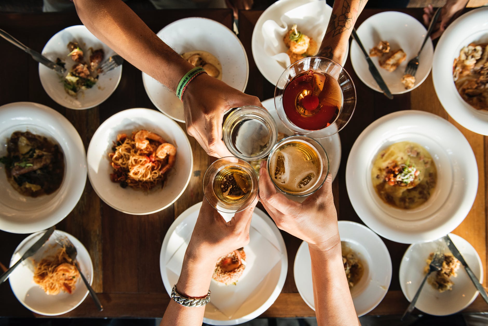 Soirée entre amis : les secrets d’un repas réussi soiree-entre-amis-traiteur