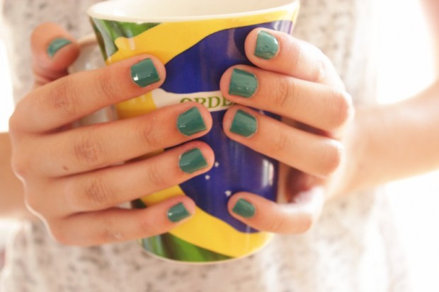 vernis-vert-orient-yves-saint-laurent