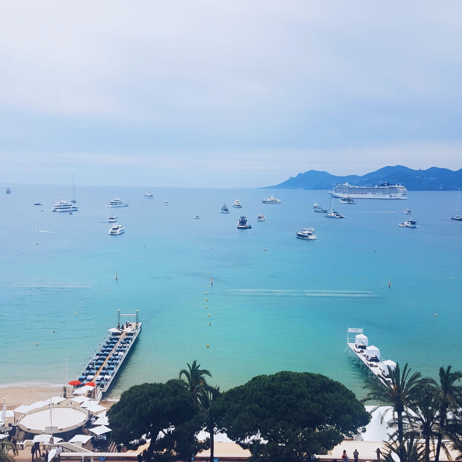 Vue de la Croisette depuis le dernier étage du Grand Hyatt Martinez